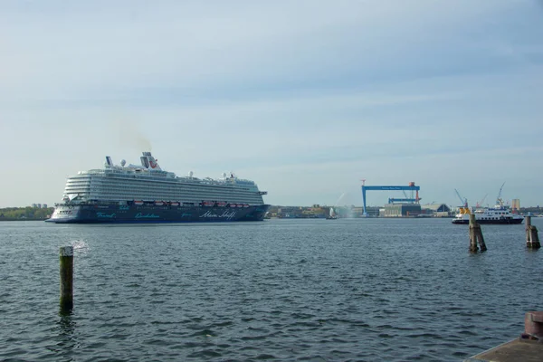 Impresiones de la primera llamada del Mein Schiff 6 en Kiel — Foto de Stock