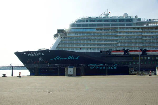 Impressions from the frist call of the Mein Schiff 6 in Kiel — Stock Photo, Image