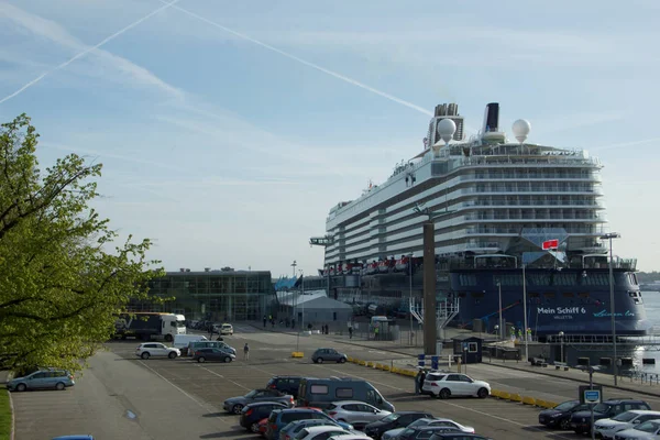 Impresiones de la primera llamada del Mein Schiff 6 en Kiel — Foto de Stock