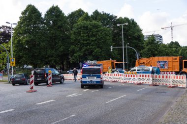 Kiel, Almanya - 16 Haziran 2017: Güvenlik önlemleri ve polis kontrollerin Kieler Woche 2017 sırasında