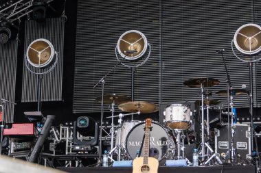Kiel, Almanya - 16 Haziran 2017: Singersongwriter Amy Mcdonald Soundcheck Hoern aşamada Cuma Kieler Woche 2017 sırasında performans