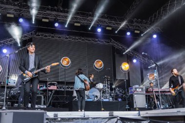Kiel, Almanya - 16 Haziran 2017: Singersongwriter Amy Mcdonald Soundcheck Hoern aşamada Cuma Kieler Woche 2017 sırasında performans