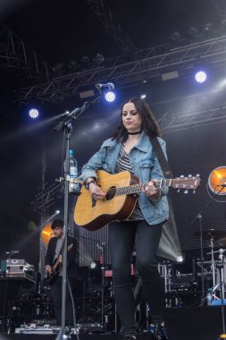 Kiel, Almanya - 16 Haziran 2017: Singersongwriter Amy Mcdonald Soundcheck Hoern aşamada Cuma Kieler Woche 2017 sırasında performans