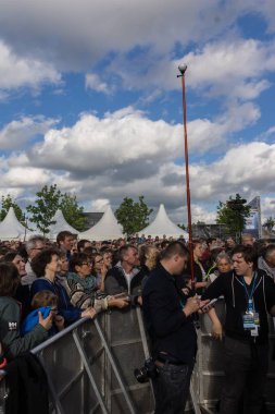 Kiel, Almanya - 16 Haziran 2017: Singersongwriter Amy Mcdonald Soundcheck Hoern aşamada Cuma Kieler Woche 2017 sırasında performans
