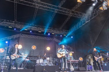 Kiel, Almanya - 16 Haziran 2017: Singersongwriter Amy Mcdonald Soundcheck Hoern aşamada Cuma Kieler Woche 2017 sırasında performans