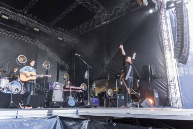 Kiel, Almanya - 16 Haziran 2017: Singersongwriter Amy Mcdonald Soundcheck Hoern aşamada Cuma Kieler Woche 2017 sırasında performans