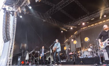 Kiel, Almanya - 16 Haziran 2017: Singersongwriter Amy Mcdonald Soundcheck Hoern aşamada Cuma Kieler Woche 2017 sırasında performans