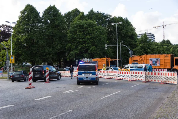 Kiel, Almanya - 16 Haziran 2017: Güvenlik önlemleri ve polis kontrollerin Kieler Woche 2017 sırasında