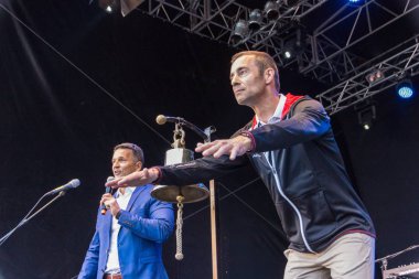 Kiel, Almanya - Haziran 17nd 2017: Kieler Woche 2017 ünlü Alman Tv Host Kai Pflaume tarafından büyük bir açılış ile ilk gününde izlenimleri