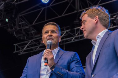 Kiel, Almanya - Haziran 17nd 2017: Kieler Woche 2017 ünlü Alman Tv Host Kai Pflaume tarafından büyük bir açılış ile ilk gününde izlenimleri