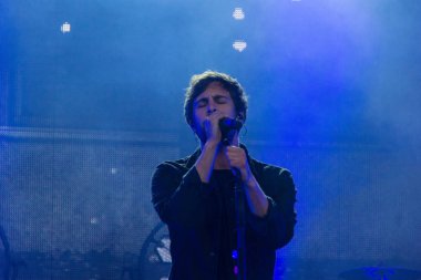 Kiel, Almanya - 16 Haziran 2017: Singersongwriter Max Giesinger Soundcheck Ndr aşamada Cuma Kieler Woche 2017 sırasında performans