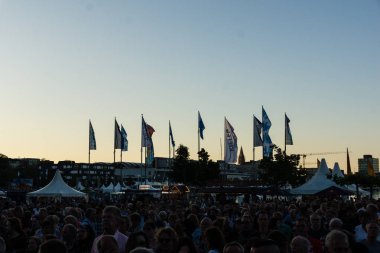 Kiel, Almanya - 18th Haziran 2017: Band Manfred Mann'ın dünya grup Kieler Woche 2017 sırasında Hoern sahne alanı'nda gerçekleştiriyor