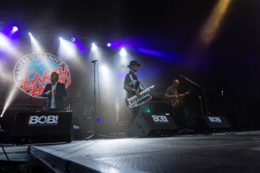 Kiel, Almanya - 18th Haziran 2017: Band Manfred Mann'ın dünya grup Kieler Woche 2017 sırasında Hoern sahne alanı'nda gerçekleştiriyor