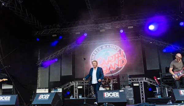 Kiel, Almanya - 18th Haziran 2017: Band Manfred Mann'ın dünya grup Kieler Woche 2017 sırasında Hoern sahne alanı'nda gerçekleştiriyor