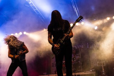Kiel, Almanya - 18th Haziran 2017: AC/DC Tribute Band Bon Scott Kieler Woche 2017 sırasında gerçekleştiriyor 