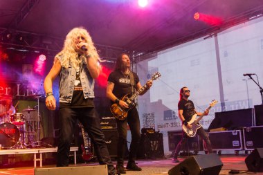 Kiel, Almanya - 18th Haziran 2017: AC/DC Tribute Band Bon Scott Kieler Woche 2017 sırasında gerçekleştiriyor 