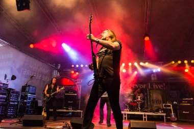 Kiel, Almanya - 18th Haziran 2017: AC/DC Tribute Band Bon Scott Kieler Woche 2017 sırasında gerçekleştiriyor 