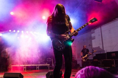 Kiel, Almanya - 18th Haziran 2017: AC/DC Tribute Band Bon Scott Kieler Woche 2017 sırasında gerçekleştiriyor 