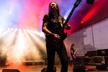 Kiel, Almanya - 18th Haziran 2017: AC/DC Tribute Band Bon Scott Kieler Woche 2017 sırasında gerçekleştiriyor 