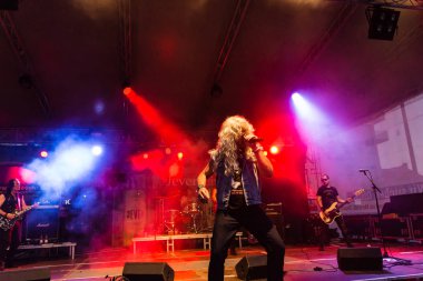 Kiel, Almanya - 18th Haziran 2017: AC/DC Tribute Band Bon Scott Kieler Woche 2017 sırasında gerçekleştiriyor 