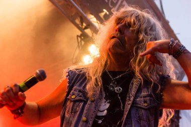 Kiel, Almanya - 18th Haziran 2017: AC/DC Tribute Band Bon Scott Kieler Woche 2017 sırasında gerçekleştiriyor 