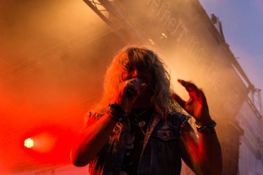 Kiel, Almanya - 18th Haziran 2017: AC/DC Tribute Band Bon Scott Kieler Woche 2017 sırasında gerçekleştiriyor 