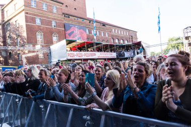 Kiel, Almanya - 17 Haziran 2017: Michael Patrick Kelly Kieler Woche 2017 ilk gününde Rathaus sahnede