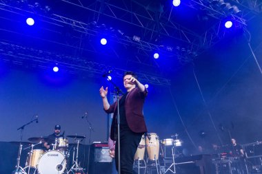 Kiel, Almanya - 17 Haziran 2017: Michael Patrick Kelly Kieler Woche 2017 ilk gününde Rathaus sahnede