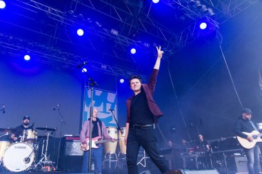 Kiel, Almanya - 17 Haziran 2017: Michael Patrick Kelly Kieler Woche 2017 ilk gününde Rathaus sahnede