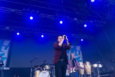 Kiel, Almanya - 17 Haziran 2017: Michael Patrick Kelly Kieler Woche 2017 ilk gününde Rathaus sahnede