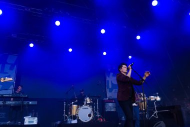 Kiel, Almanya - 17 Haziran 2017: Michael Patrick Kelly Kieler Woche 2017 ilk gününde Rathaus sahnede