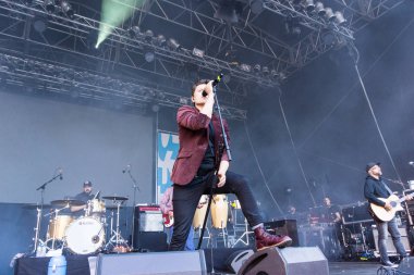 Kiel, Almanya - 17 Haziran 2017: Michael Patrick Kelly Kieler Woche 2017 ilk gününde Rathaus sahnede