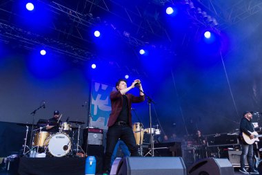 Kiel, Almanya - 17 Haziran 2017: Michael Patrick Kelly Kieler Woche 2017 ilk gününde Rathaus sahnede