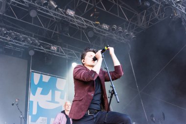 Kiel, Almanya - 17 Haziran 2017: Michael Patrick Kelly Kieler Woche 2017 ilk gününde Rathaus sahnede