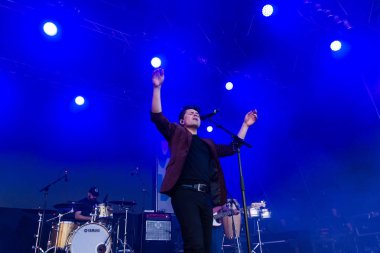 Kiel, Almanya - 17 Haziran 2017: Michael Patrick Kelly Kieler Woche 2017 ilk gününde Rathaus sahnede