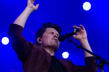 Kiel, Almanya - 17 Haziran 2017: Michael Patrick Kelly Kieler Woche 2017 ilk gününde Rathaus sahnede