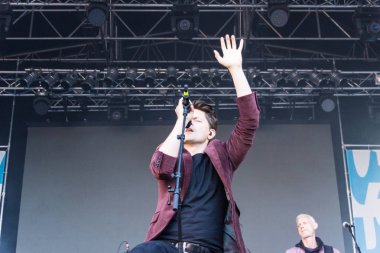 Kiel, Almanya - 17 Haziran 2017: Michael Patrick Kelly Kieler Woche 2017 ilk gününde Rathaus sahnede