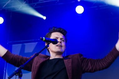 Kiel, Almanya - 17 Haziran 2017: Michael Patrick Kelly Kieler Woche 2017 ilk gününde Rathaus sahnede