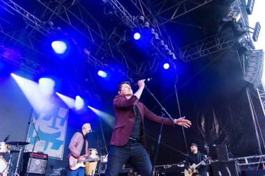 Kiel, Almanya - 17 Haziran 2017: Michael Patrick Kelly Kieler Woche 2017 ilk gününde Rathaus sahnede
