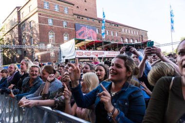Kiel, Almanya - 17 Haziran 2017: Michael Patrick Kelly Kieler Woche 2017 ilk gününde Rathaus sahnede
