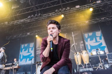 Kiel, Almanya - 17 Haziran 2017: Michael Patrick Kelly Kieler Woche 2017 ilk gününde Rathaus sahnede