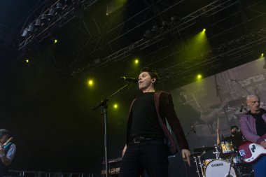 Kiel, Almanya - 17 Haziran 2017: Michael Patrick Kelly Kieler Woche 2017 ilk gününde Rathaus sahnede