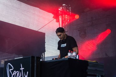 Kiel, Almanya - 17 Haziran 2017: Dj güzellik ve radyo Bob üzerinde Beats! Kampı sırasında Kieler Woche 2017