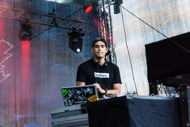 Kiel, Almanya - 17 Haziran 2017: Dj güzellik ve radyo Bob üzerinde Beats! Kampı sırasında Kieler Woche 2017