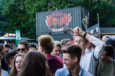 Kiel, Almanya - 17 Haziran 2017: Dj güzellik ve radyo Bob üzerinde Beats! Kampı sırasında Kieler Woche 2017