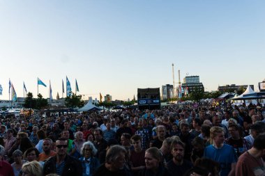 Kiel, Almanya - 18th Haziran 2017: Band Manfred Mann'ın dünya grup Kieler Woche 2017 sırasında Hoern sahne alanı'nda gerçekleştiriyor
