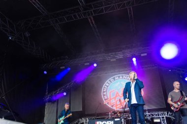 Kiel, Almanya - 18th Haziran 2017: Band Manfred Mann'ın dünya grup Kieler Woche 2017 sırasında Hoern sahne alanı'nda gerçekleştiriyor