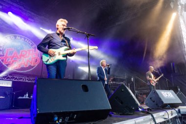 Kiel, Almanya - 18th Haziran 2017: Band Manfred Mann'ın dünya grup Kieler Woche 2017 sırasında Hoern sahne alanı'nda gerçekleştiriyor