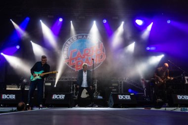 Kiel, Almanya - 18th Haziran 2017: Band Manfred Mann'ın dünya grup Kieler Woche 2017 sırasında Hoern sahne alanı'nda gerçekleştiriyor