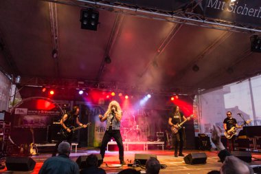 Kiel, Almanya - 19 Haziran 2017: Rapçi Samy Deluxe Hoern sahne alanı'nda Kieler Woche 2017 sırasında gerçekleştiriyor